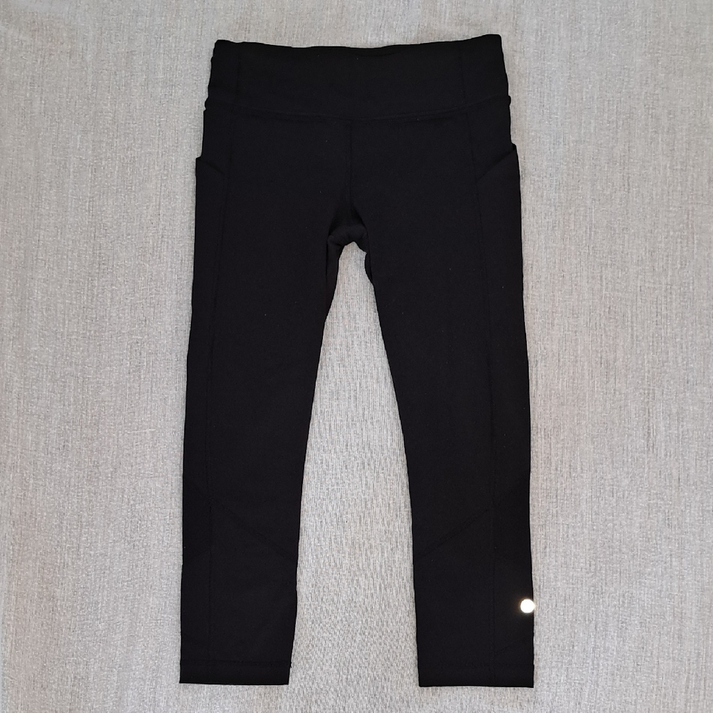LULULEMON Womens Black Cropped Leggings. Size 6